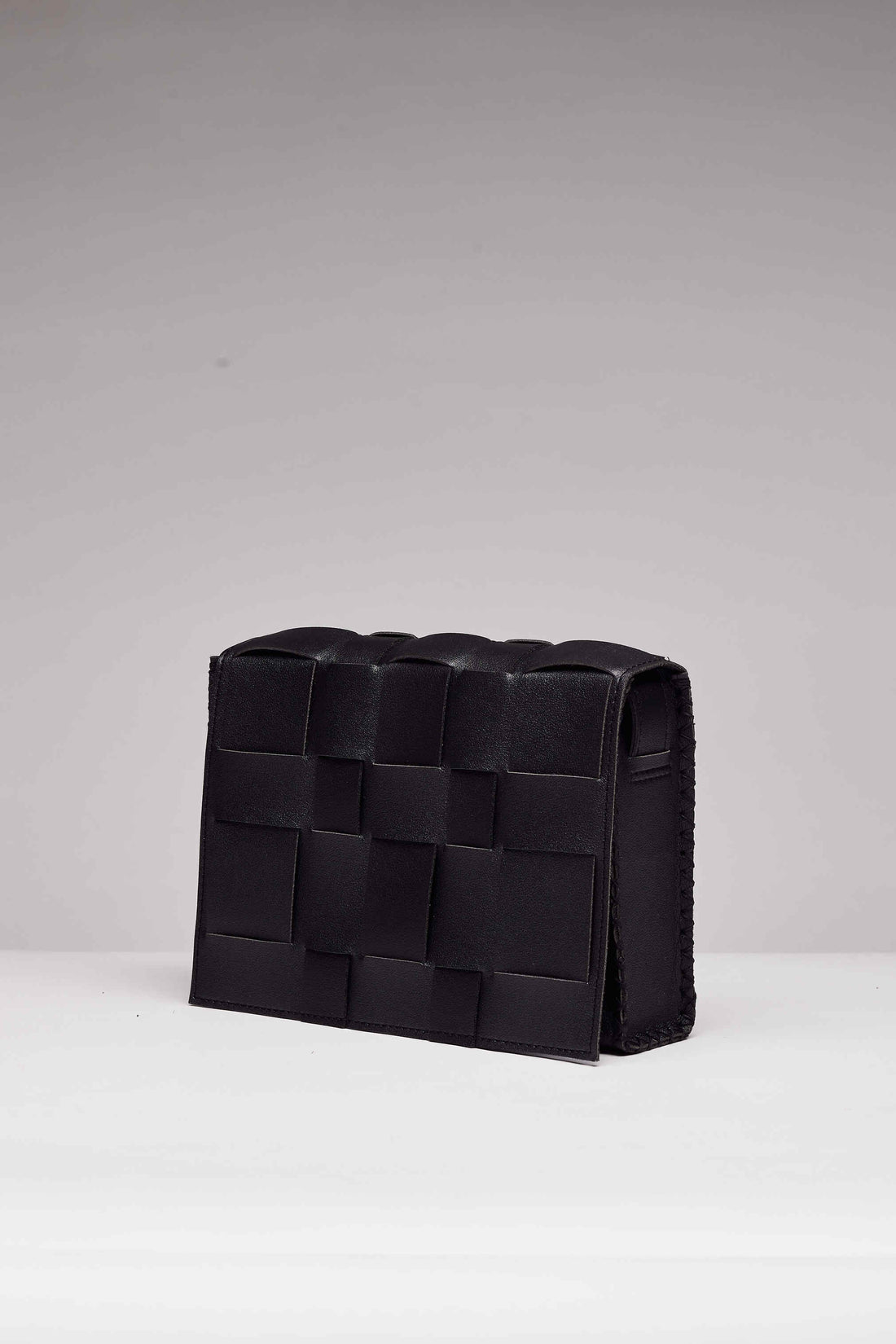 Anyaman - Black