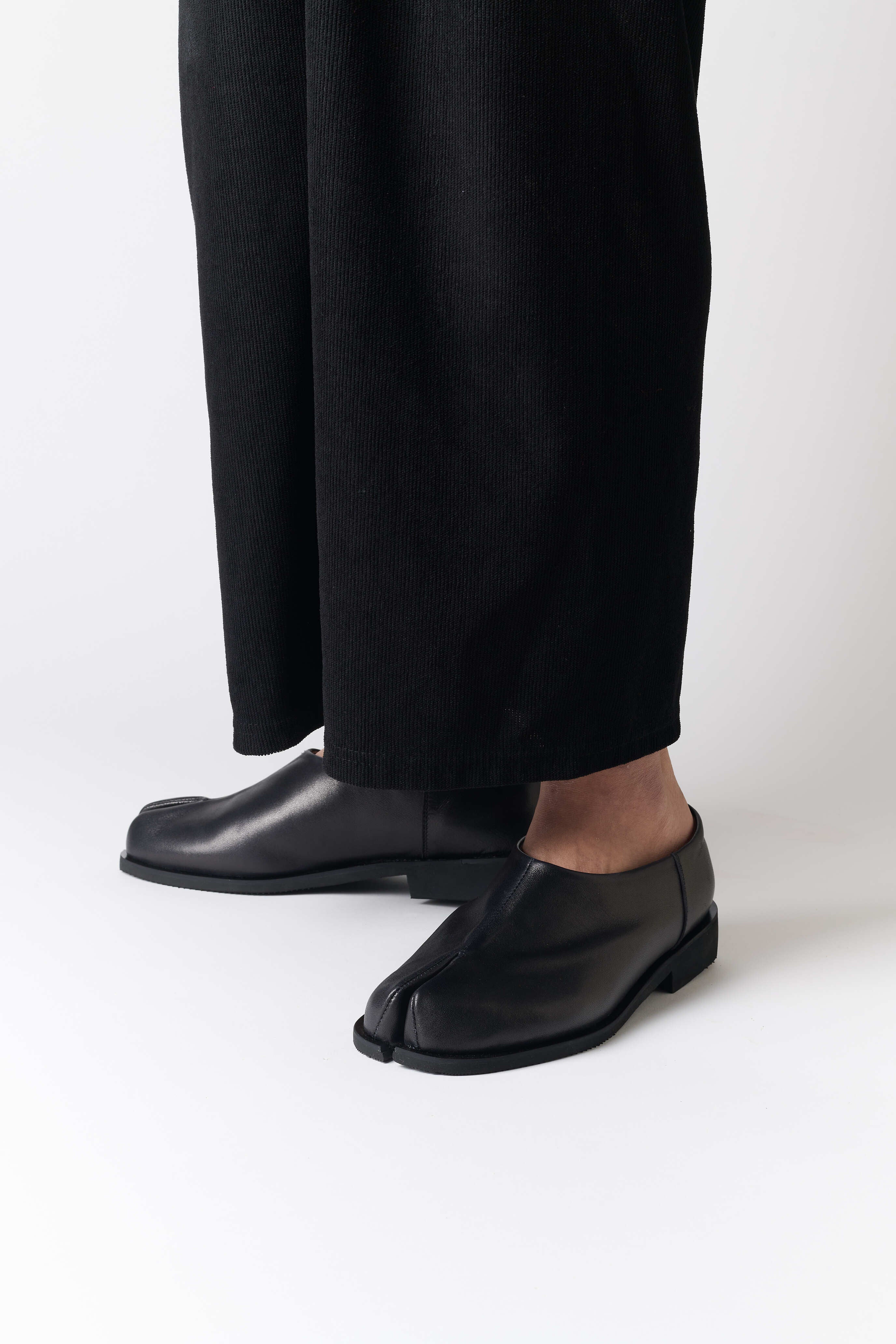 (MEN'S) NN V-Toes shoe