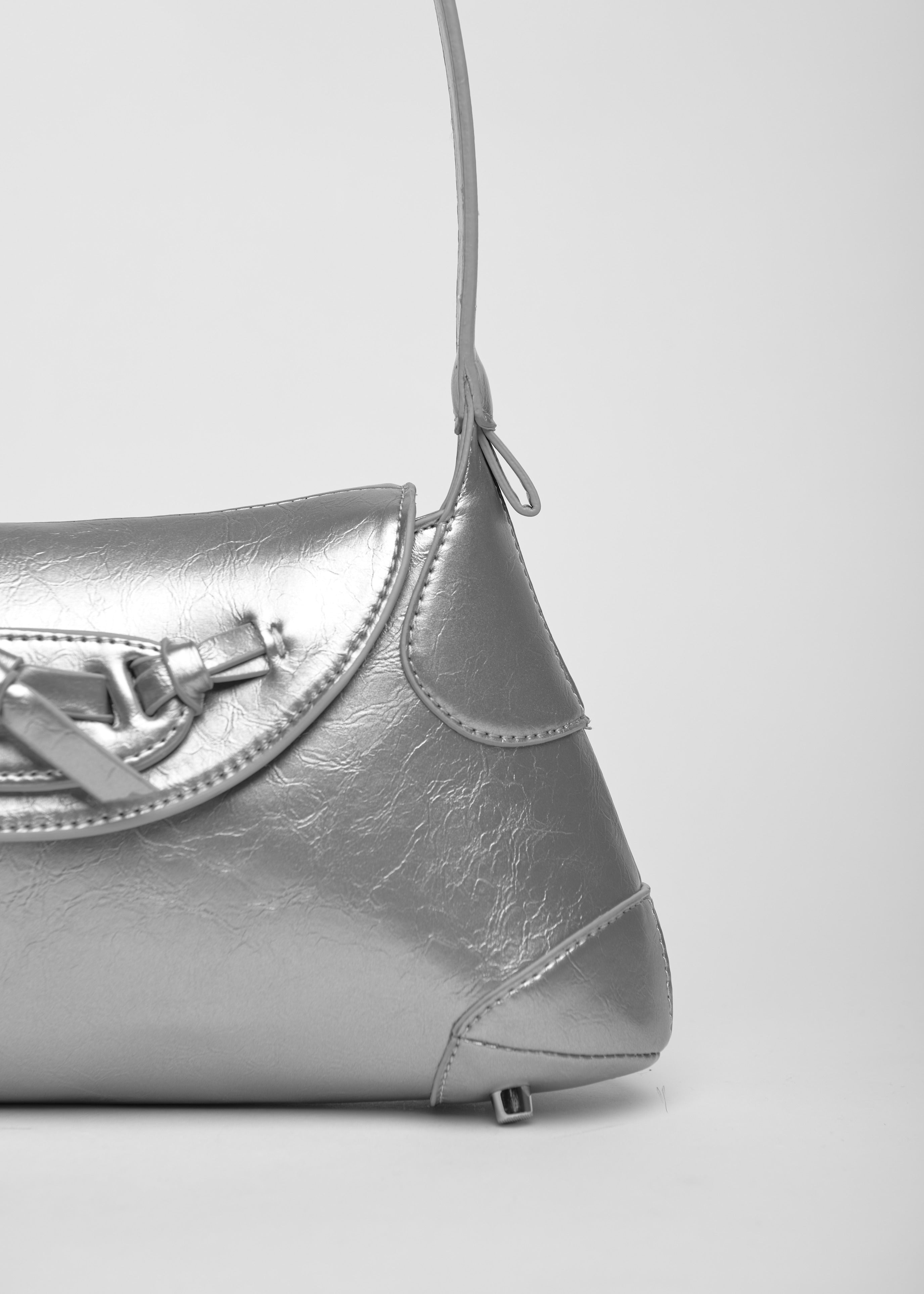 2000’s Knotted - Metallic Silver