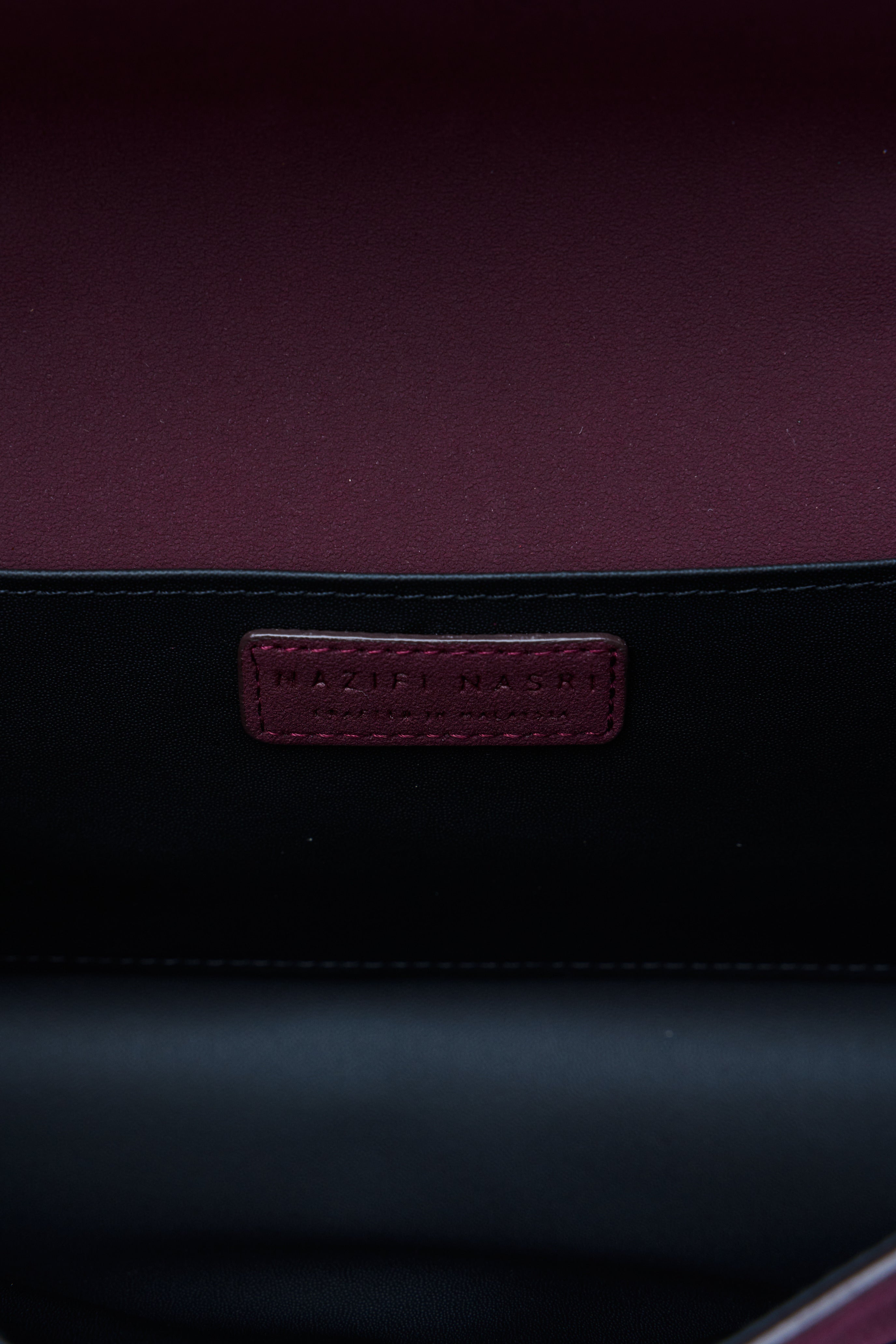 Symmetrical Pochette Suede - Blackberry