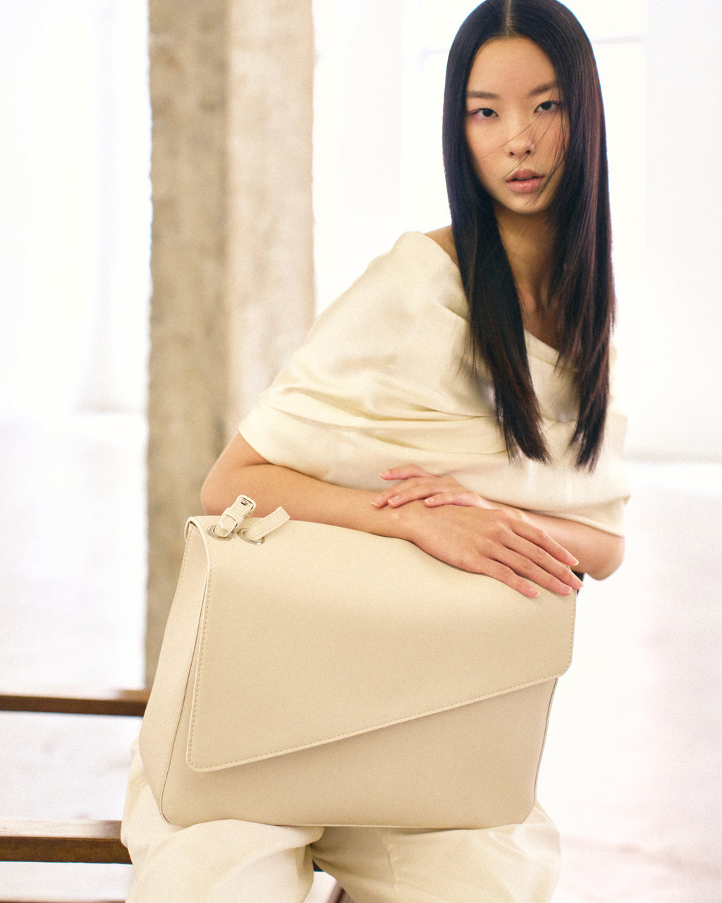 Supersized Symmetrical - Milky Cream