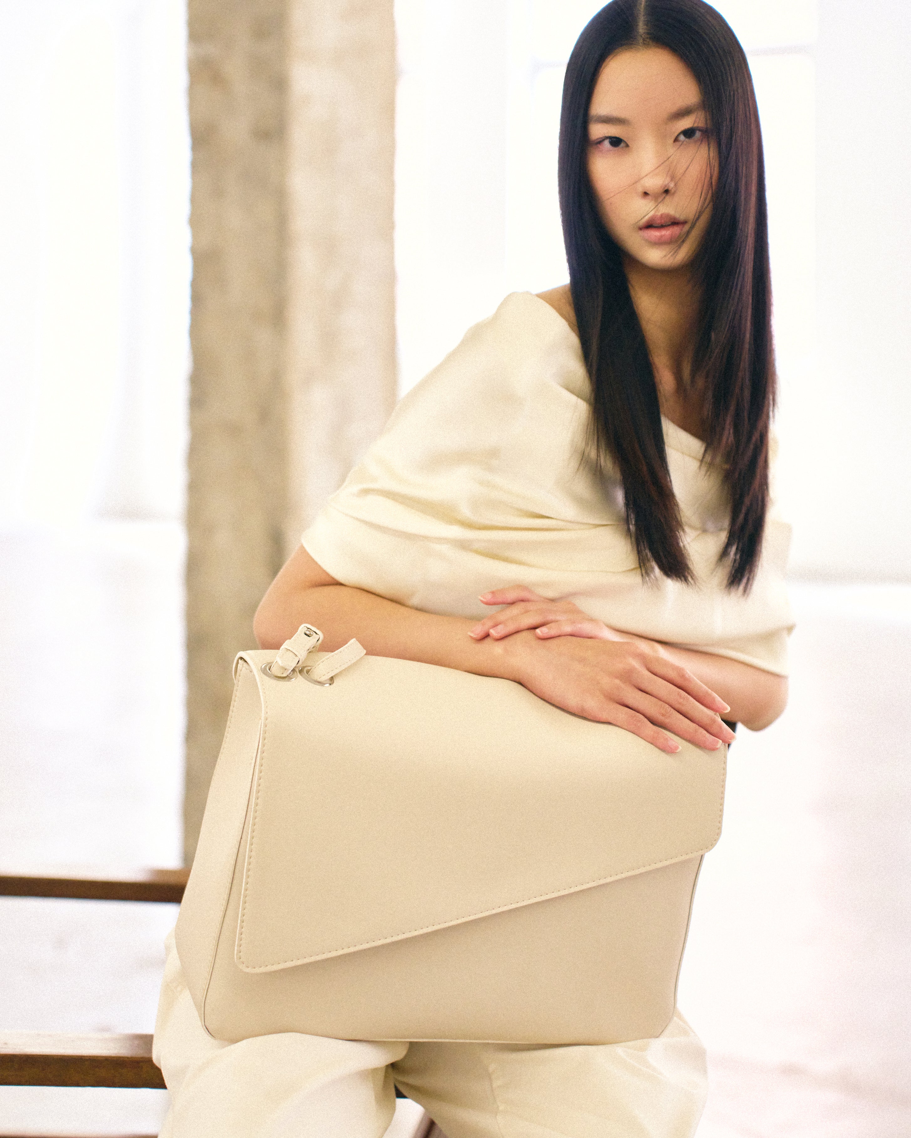 Supersized Symmetrical - Milky Cream