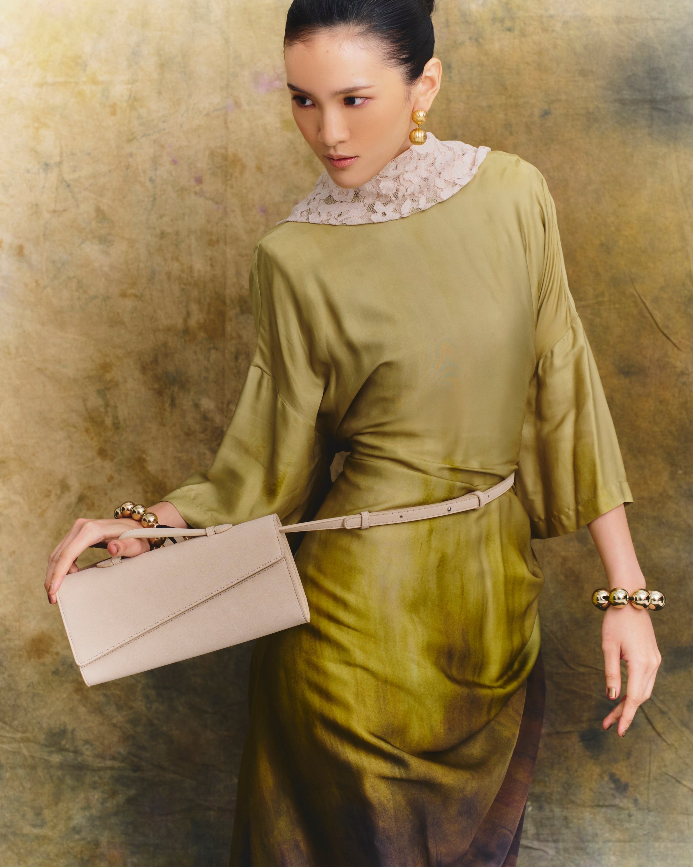 Symmetrical Pochette Suede - Parchment