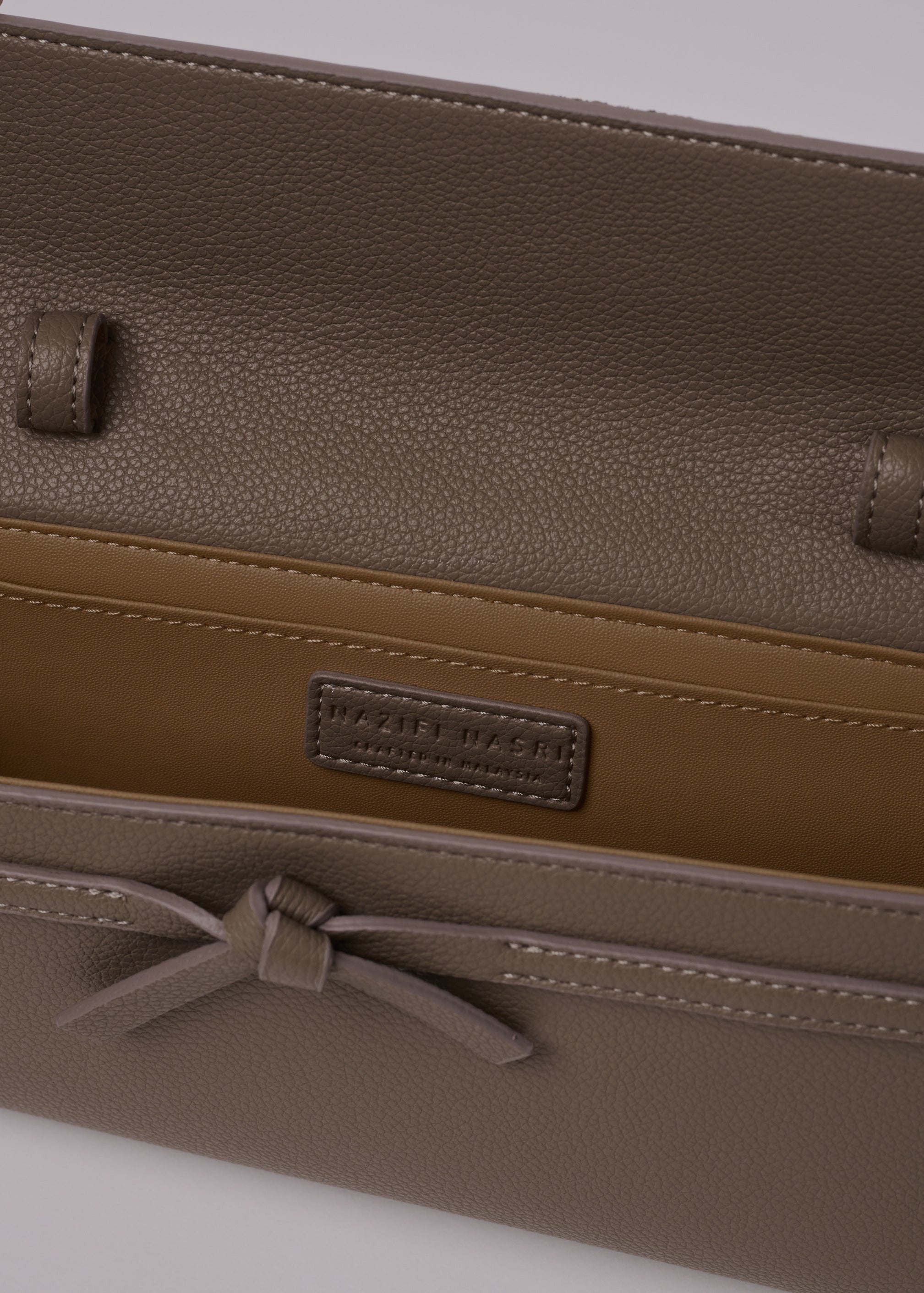 Ikatan Pochette - Latte